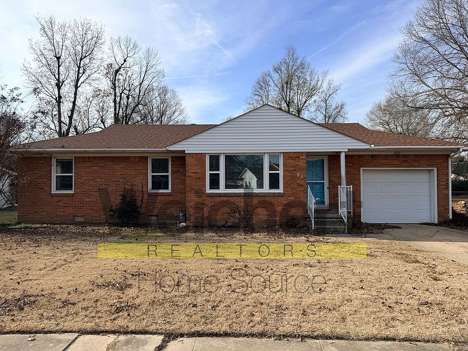 1st image of 1932 Hillcrest Dr