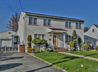 5 Roosevelt Pl, Moonachie, NJ 07074