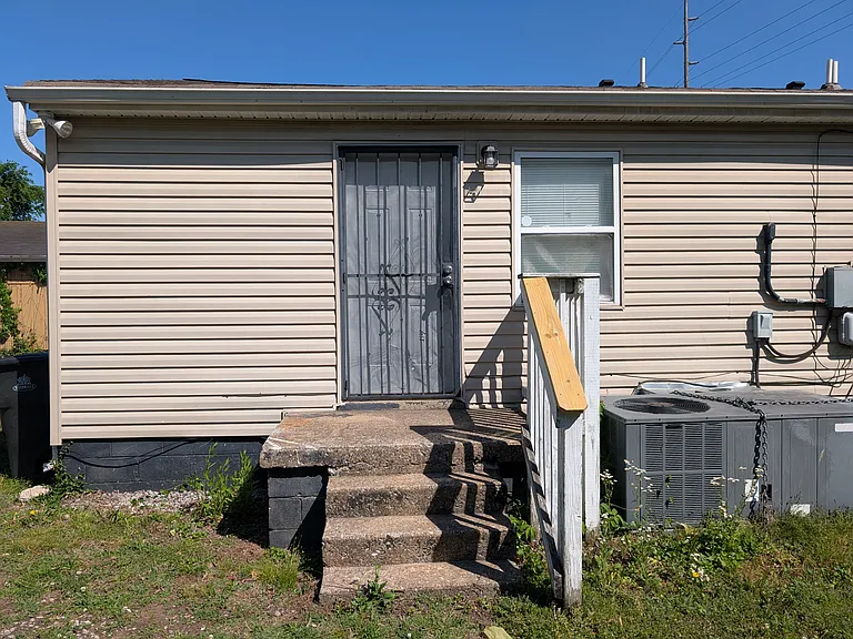 1823 Delta Ave #B — Photo 1