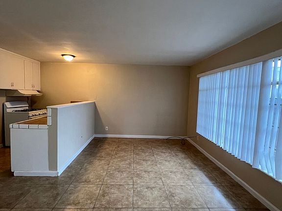 5th image of 200 Truxtun Ave APT D