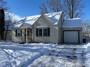 7 Parkwood Dr, East Syracuse, NY 13057