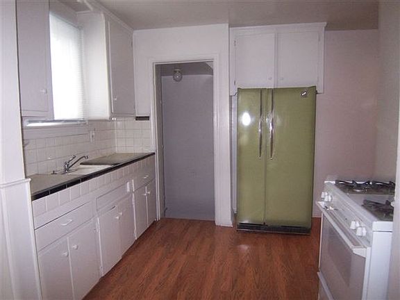 2882 Greenfield Kitchen