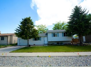 4611 W Salem Ct, Kearns, UT 84118