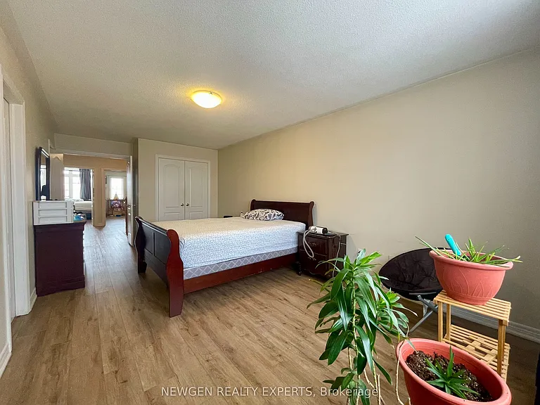 42 Crystalview Cres #UPPER — Photo 13