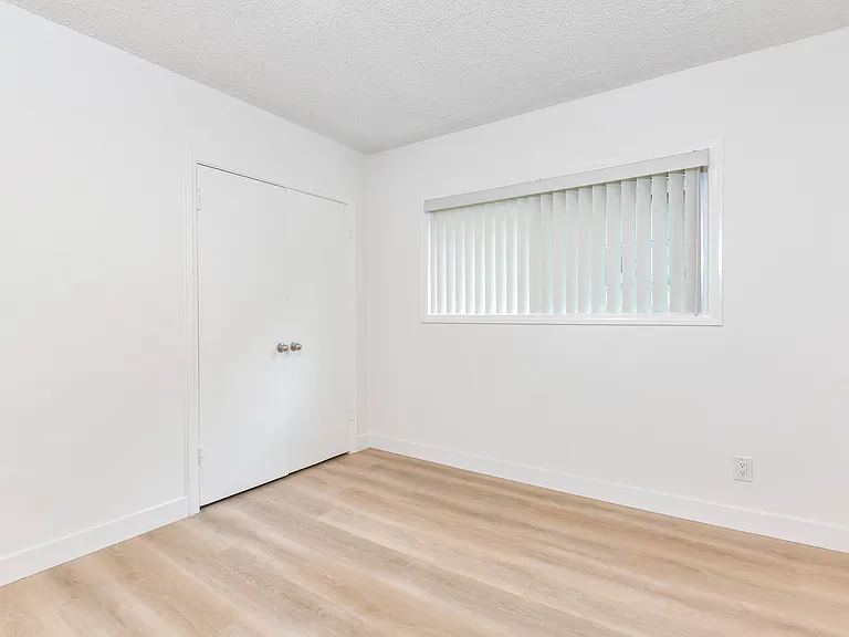 1005 E Doran St #J — Photo 15