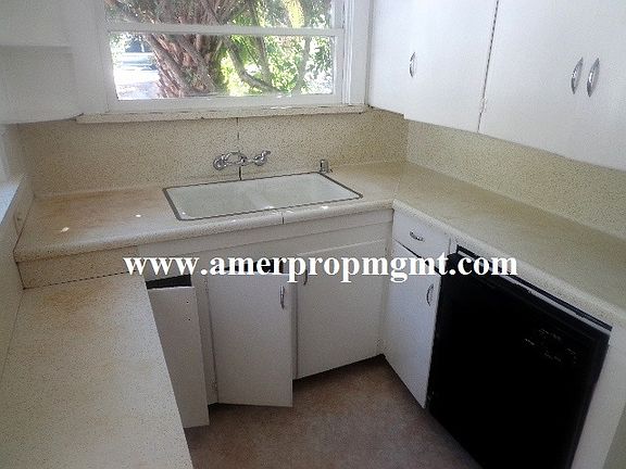 3rd image of 3227 Palmer St