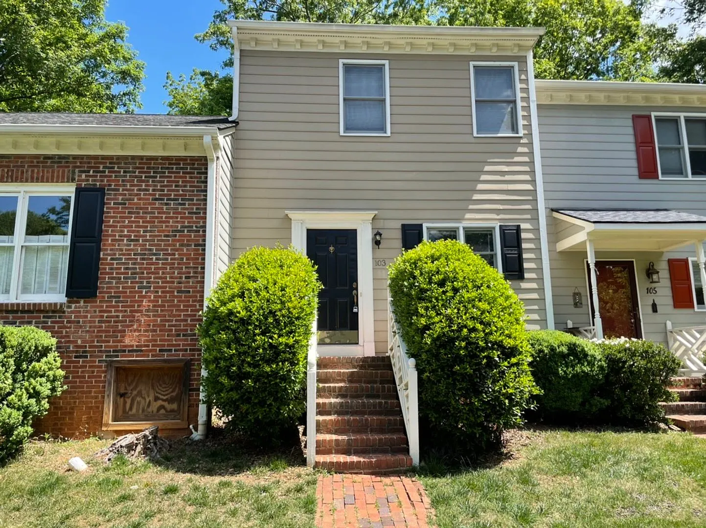 Desirable 2 Bedroom Townhouse Near Downtown Cary — Photo 2