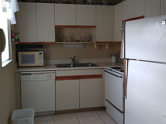 2nd image of 19 Lake Vista Trl APT 203