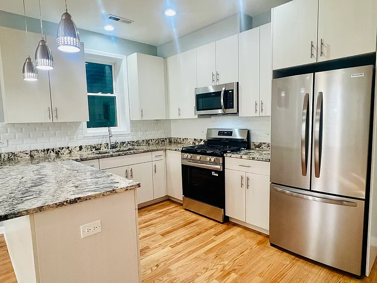 1750 W Cermak Rd #2 — Photo 5