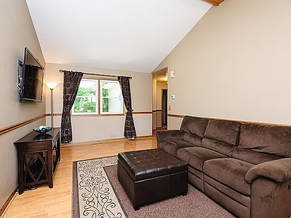 3rd image of 1338 Knoll Dr