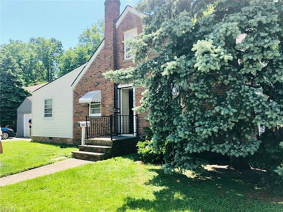 3rd image of 25670 Forestview Ave