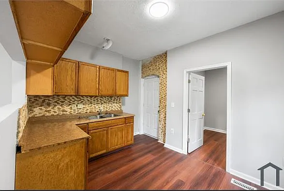 3 bed, $1,350 — Photo 2