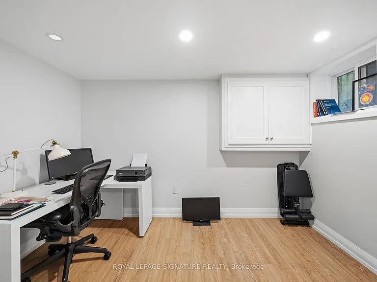 74 Fallingbrook Dr — Photo 28
