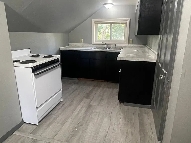 600 W Lincoln — Photo 10