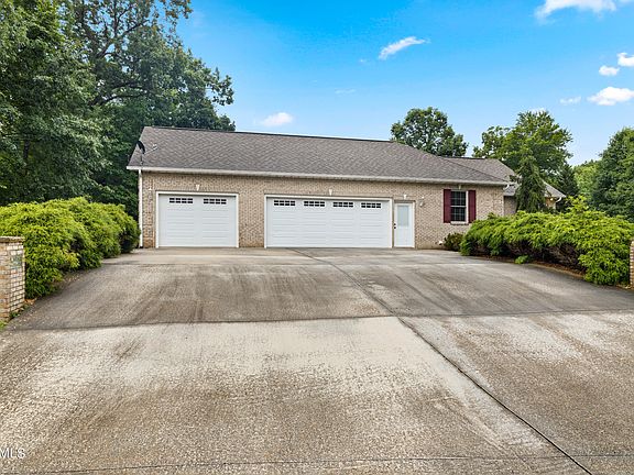 2nd image of Iron Wood Cir #3