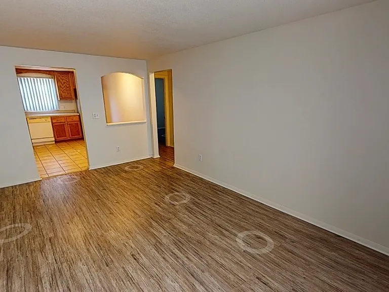 25 Franklin St #D — Photo 2