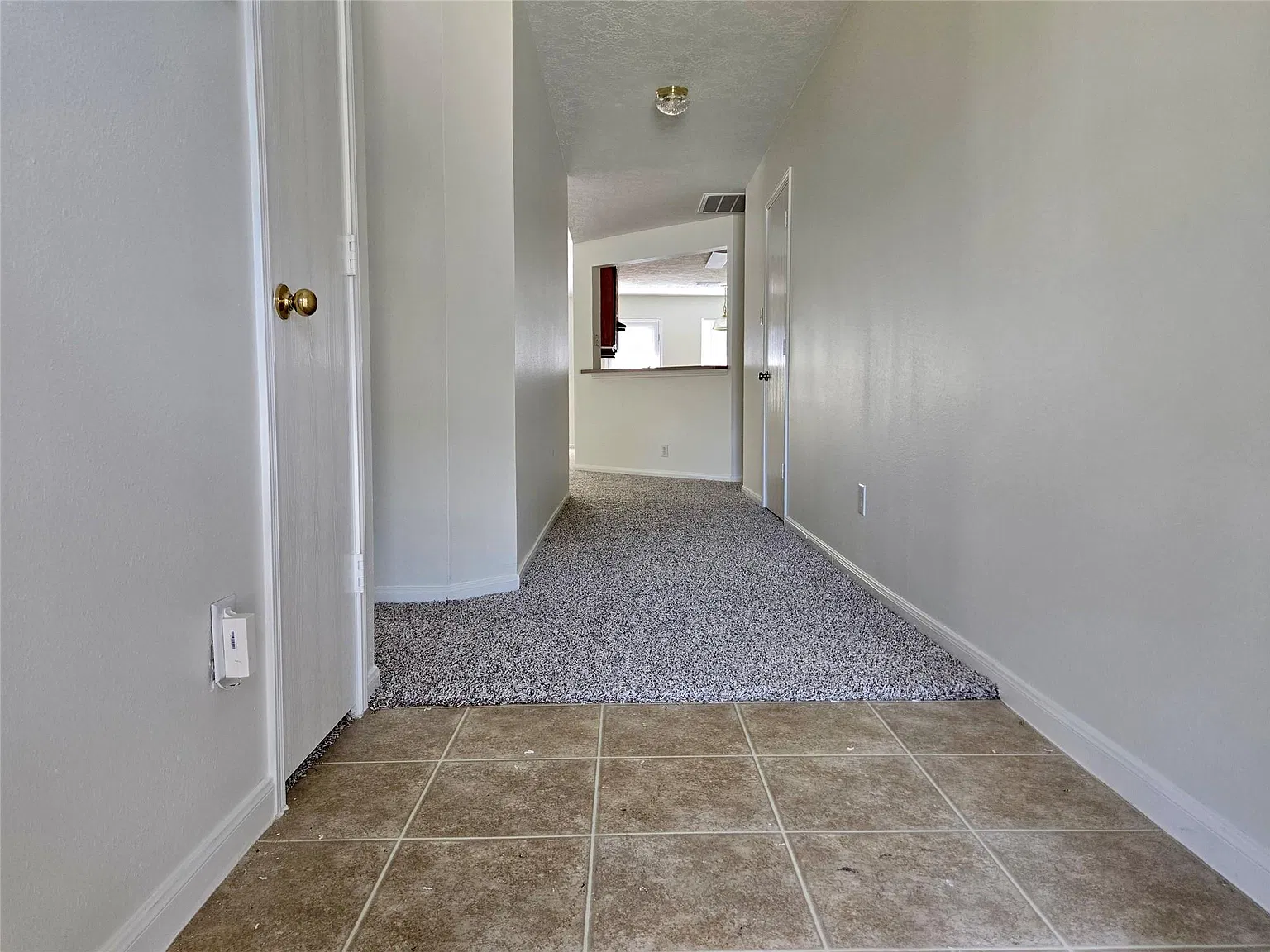 3 bed, 2.0 bath, 1735 sqft, $1,900 — Photo 2