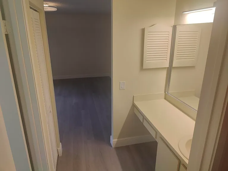 302 Lakeview Dr E #302 — Photo 23