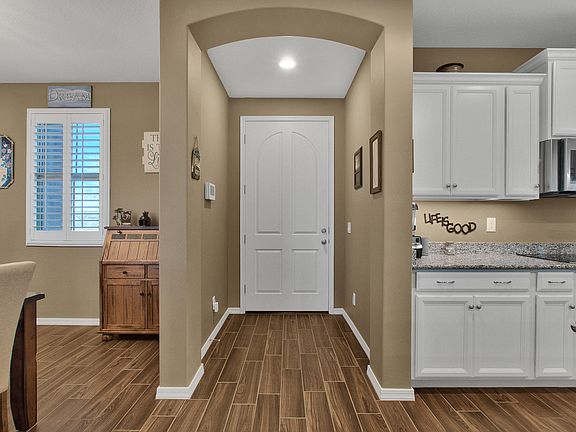 5th image of 3667 E Galveston St