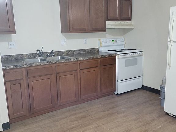 2nd image of 1121 Eastman Ave