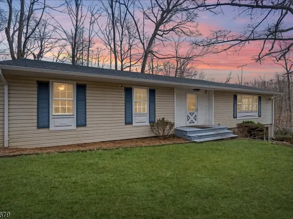 35 Dupont Ave, Hopatcong Boro, NJ 07843