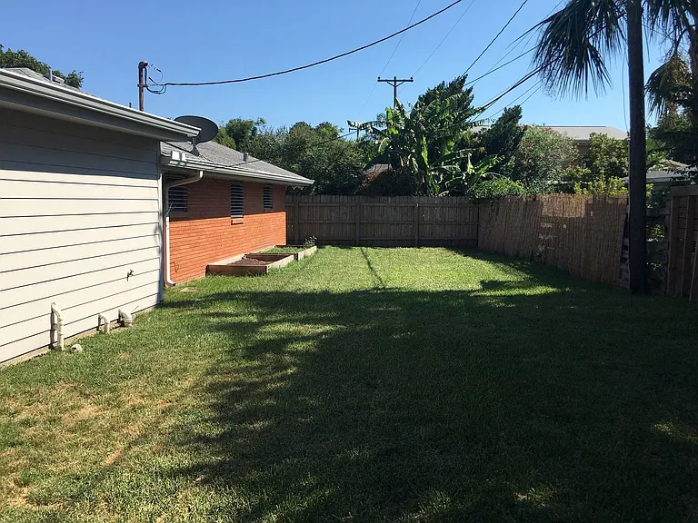 1221 Marine Dr — Photo 21