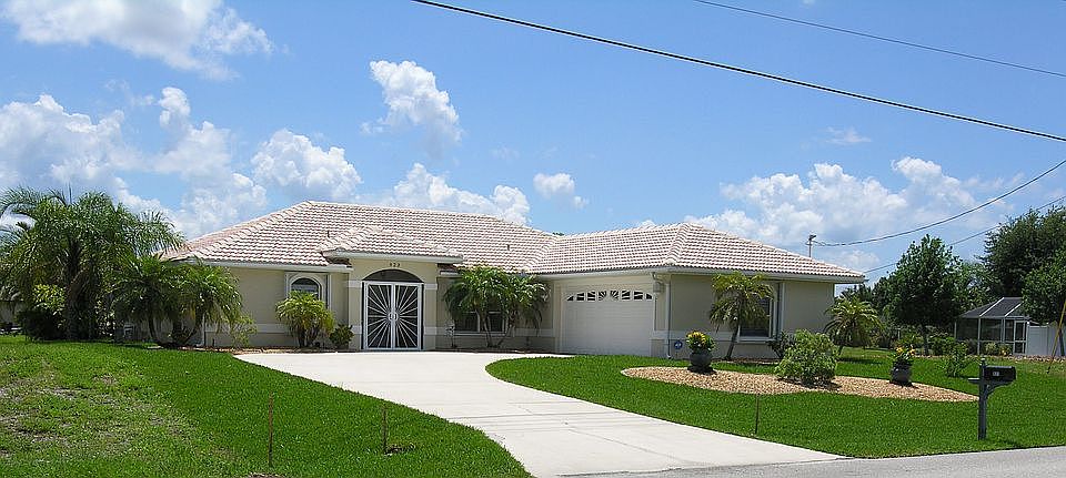 1st image of 923 Rotonda Cir