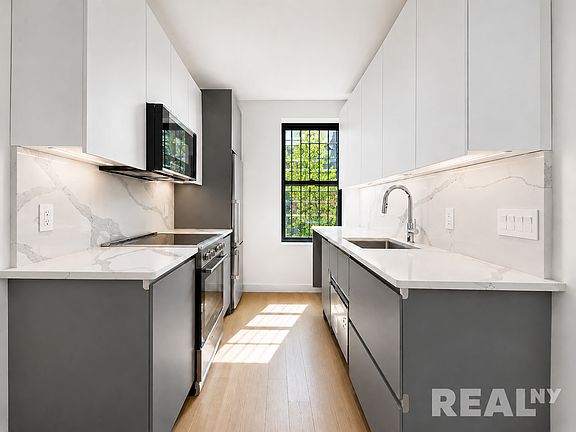 2nd image of 19 Wyckoff St APT 9