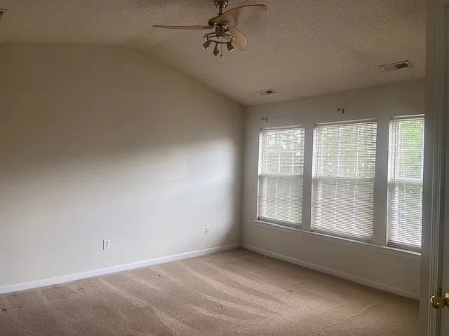 111 Durston Loop — Photo 6