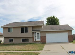 4717 W Antelope Dr, Sioux Falls, SD 57107