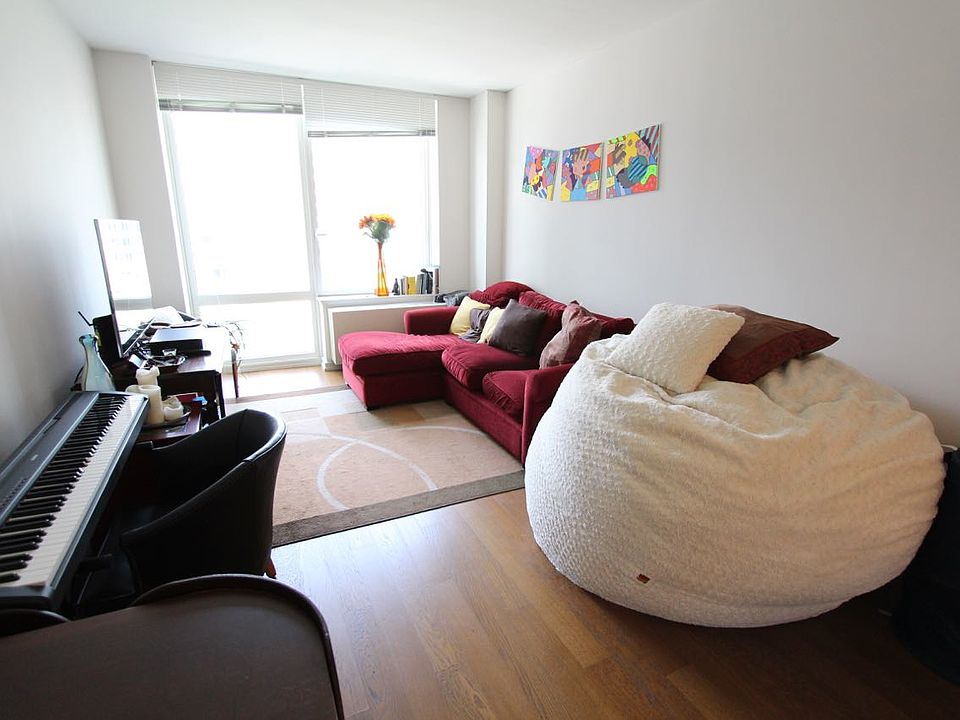 1st image of 511 47th Ave APT 6M
