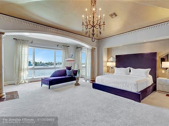 4th image of 2418 Laguna Dr