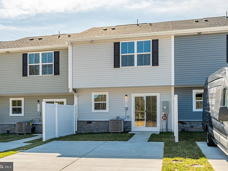 7301 Statesman Blvd — Photo 28