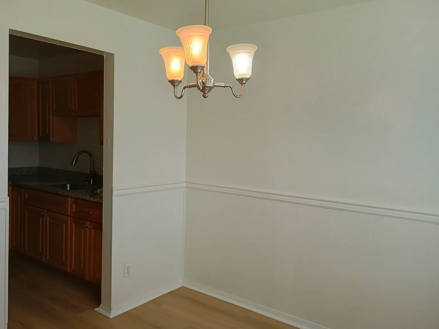 3 bed, 1.5 bath, 1248 sqft, $2,000 — Photo 4