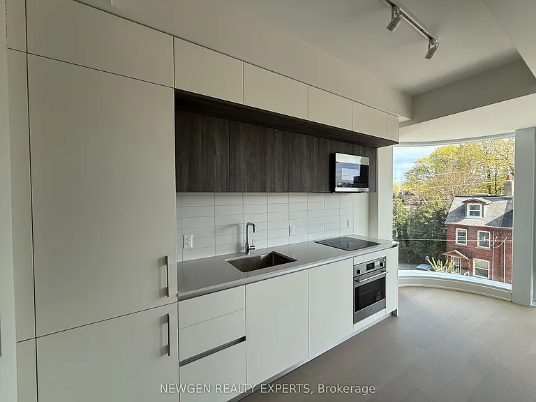 322 Dupont St #301 — Photo 6