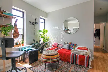 Rented by Nolita Group