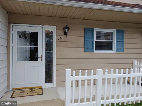 19 La Cascata Tnhs, Clementon, NJ 08021