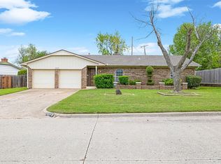 6604 Cherokee Dr, Warr Acres, OK 73132