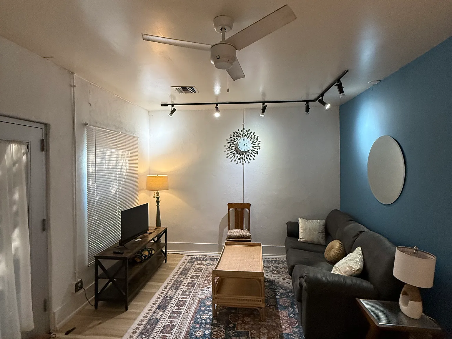 1 bed, 1000 sqft, $1,600 — Photo 1
