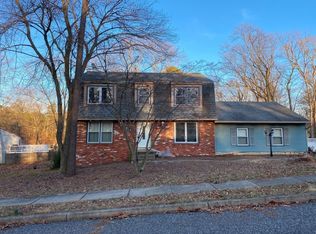 8 Nottingham Dr, Sicklerville, NJ 08081