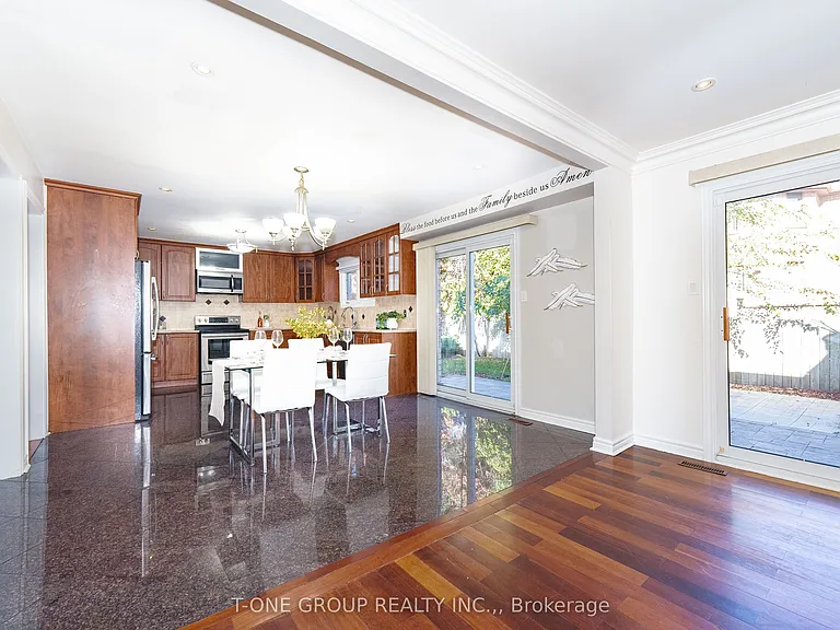 382 Elgin Mills Rd W — Photo 24