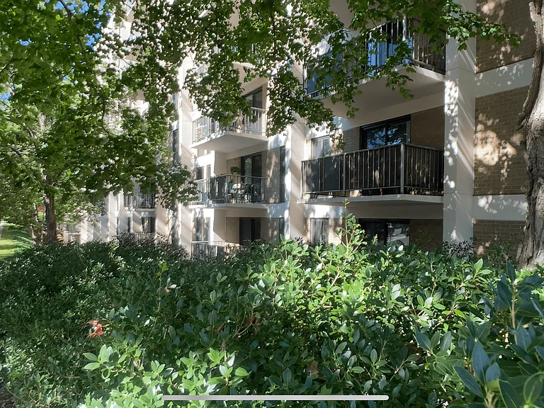 Barton House — Photo 9