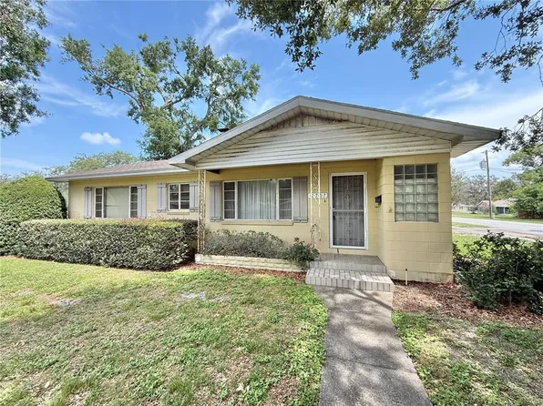 2237 Washington Rd, Mount Dora, FL 32757