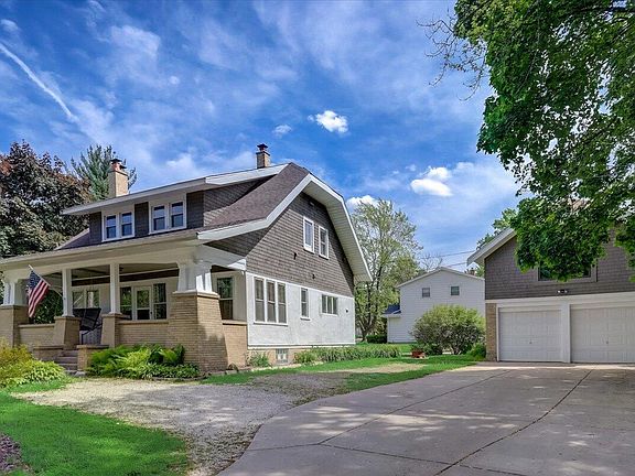 4th image of 1101 Summit Ave
