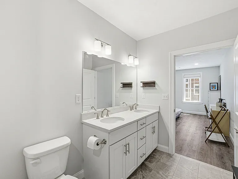 320 Middlesex Ave #D208 — Photo 4