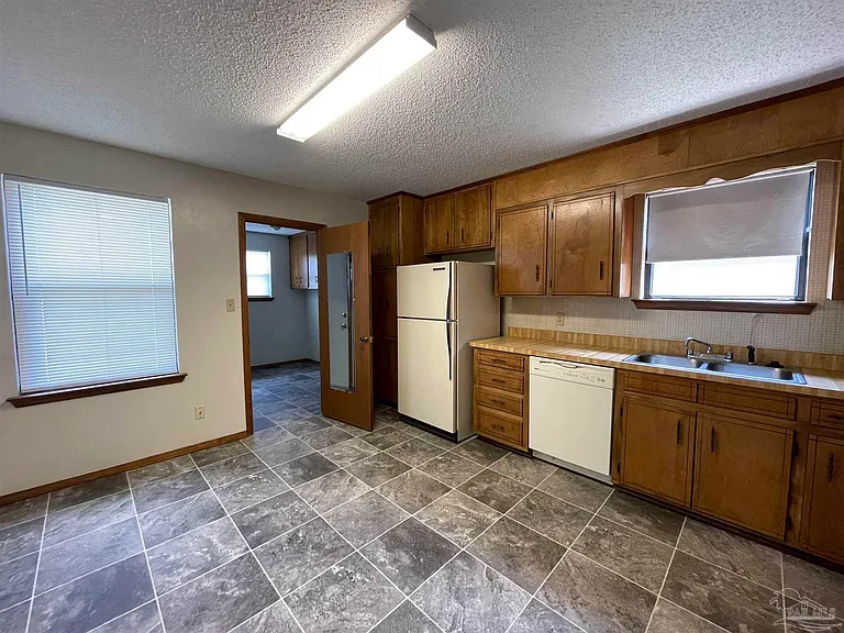 7812 Deborah Dr — Photo 8