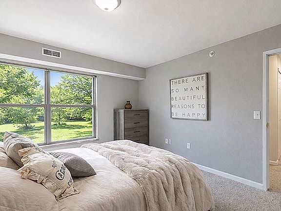 Central Park Apartments Primary Bedroom