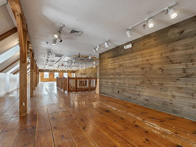 312 Daniel Webster Hwy — Photo 15