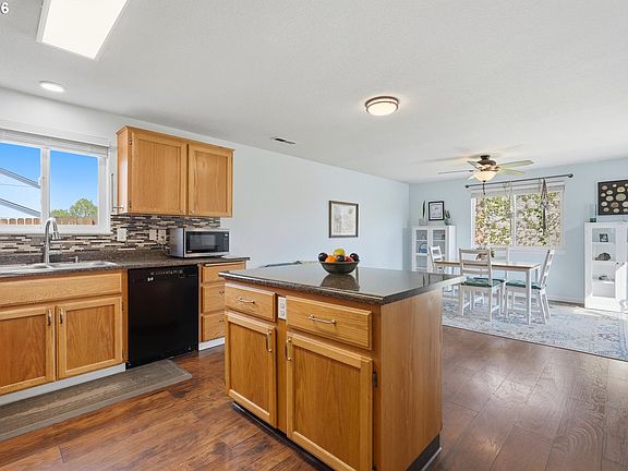 4th image of 9011 NE 136th Ave