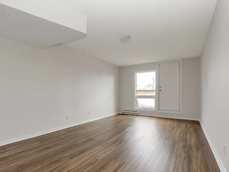 12 Colborne St E #206 — Photo 8